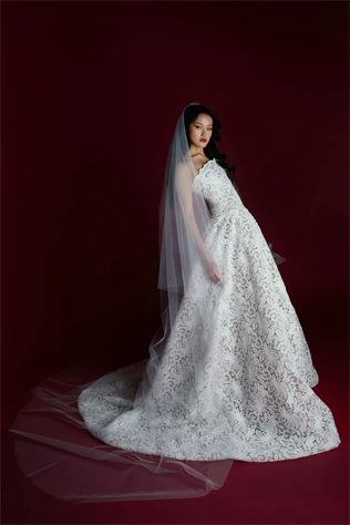 Кружево в тренде: платья для смелых невест 