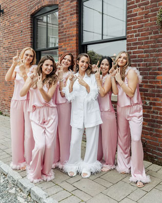 Подборка пижам и халатов для утра невесты с подружками 