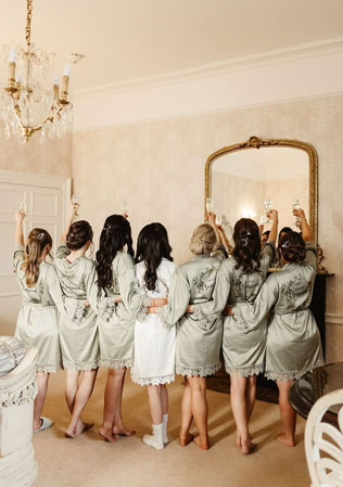 Подборка пижам и халатов для утра невесты с подружками 