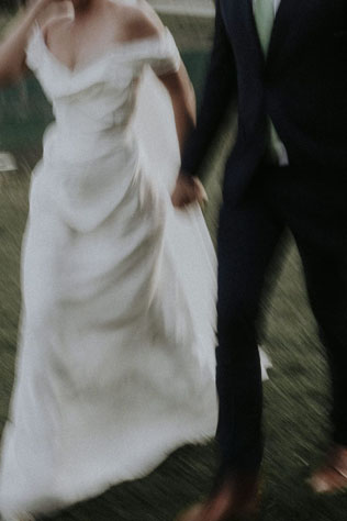 Тренд на размытые свадебные фотографии