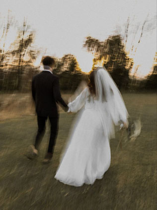 Тренд на размытые свадебные фотографии