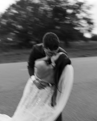 Тренд на размытые свадебные фотографии