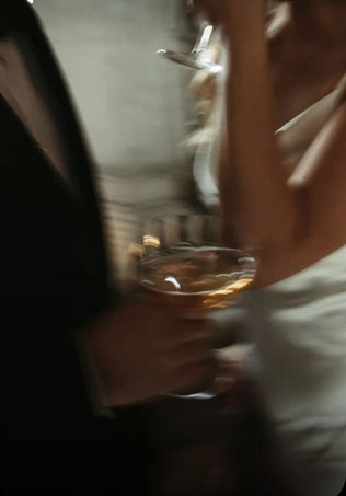 Тренд на размытые свадебные фотографии