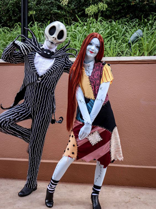 Страшно красиво: 25 идей костюмов на Хеллоуин для пар в 2022 году 