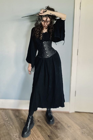 Страшно красиво: 25 идей костюмов на Хеллоуин для пар в 2022 году 