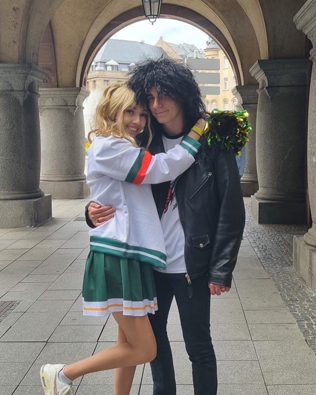 Страшно красиво: 25 идей костюмов на Хеллоуин для пар в 2022 году 