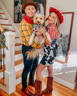 Страшно красиво: 25 идей костюмов на Хеллоуин для пар в 2022 году 