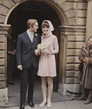 Классика на века: три свадебных платья Одри Хепберн 