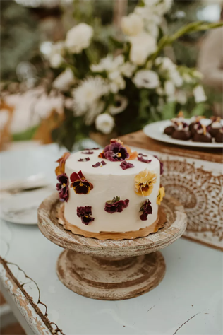 Фиолетовый свадебный торт: 30 идей поразительного оформления 