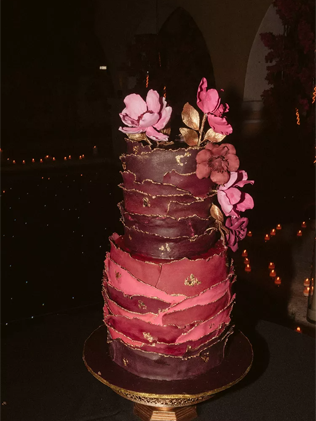 Фиолетовый свадебный торт: 30 идей поразительного оформления 