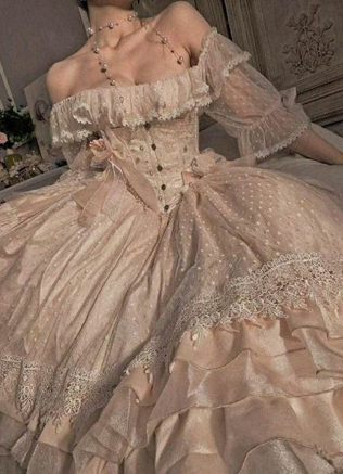 30 свадебных платьев, вдохновленных свадебным образом королевы Шарлотты из «Бриджертонов» 