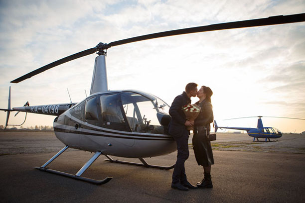 оригинальное предложение руки и сердца на вертолете 