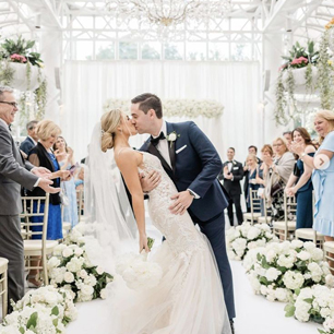 82 песни, которые можно включить во время свадебной церемонии