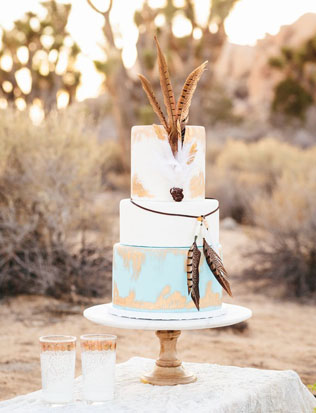 35 свадебных тортов, украшенных перьями 