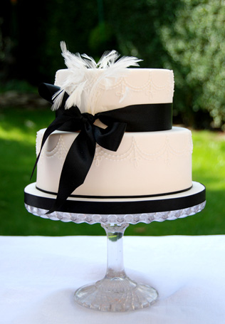 35 свадебных тортов, украшенных перьями 