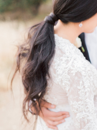 Конский хвост: 35 универсальных причесок для невест 