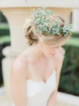 Весеннее вдохновение: 36 свадебных причесок с живыми цветами 