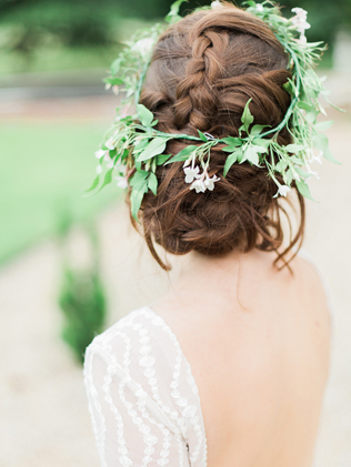 Весеннее вдохновение: 36 свадебных причесок с живыми цветами 