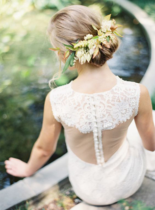 Весеннее вдохновение: 36 свадебных причесок с живыми цветами 