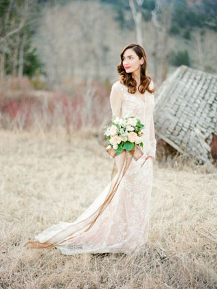 Бежевая нежность: 40 платьев для осенних невест 