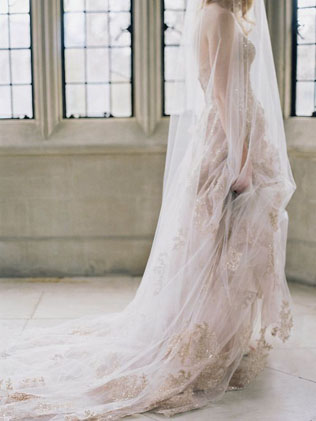 Бежевая нежность: 40 платьев для осенних невест 