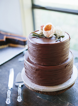 Для сладкоежек: 40 шоколадных свадебных тортов 