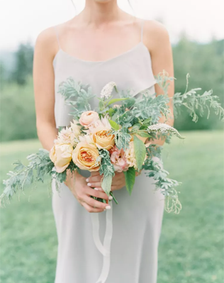 Букеты на весеннюю свадьбу: 42 трендовых идеи 