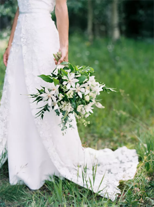 Букеты на весеннюю свадьбу: 42 трендовых идеи 
