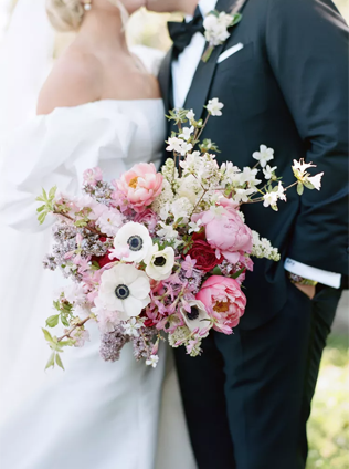 Букеты на весеннюю свадьбу: 42 трендовых идеи 