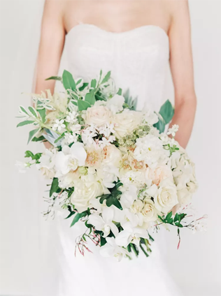 Букеты на весеннюю свадьбу: 42 трендовых идеи 