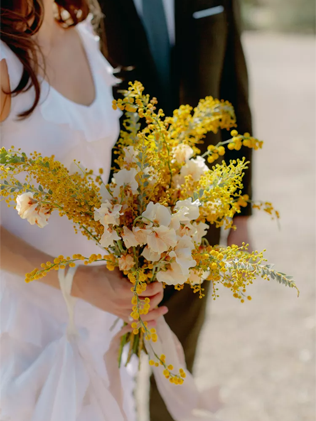 Букеты на весеннюю свадьбу: 42 трендовых идеи 