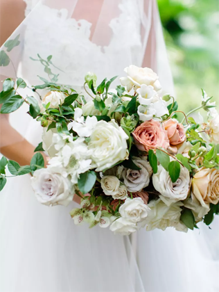 Букеты на весеннюю свадьбу: 42 трендовых идеи 