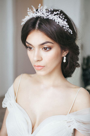 46 причесок для зимнего образа невесты 