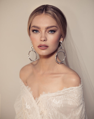 46 причесок для зимнего образа невесты 