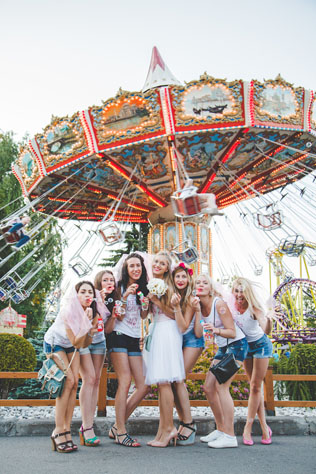 летний девичник в парке аттракционов