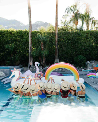 летний девичник у бассейна 