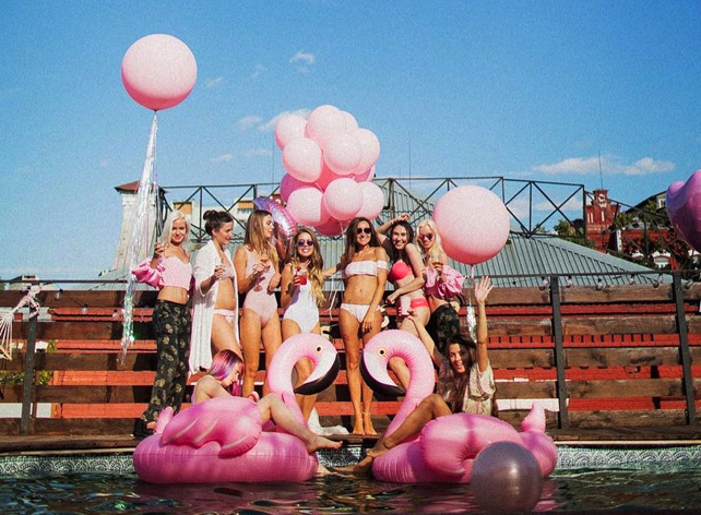 летний девичник у бассейна 