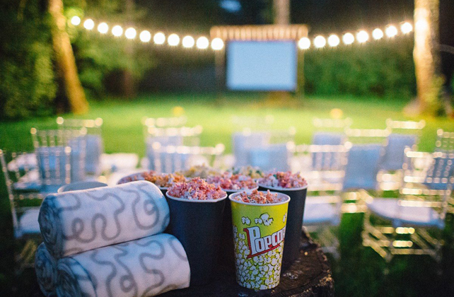 развлечения для гостей на летней свадьбе, кинотеатр под открытым небом