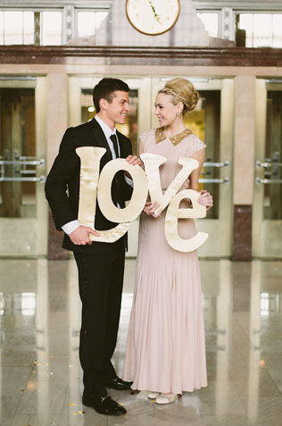 зимняя фотосессия лав стори, романтический новогодний ужин