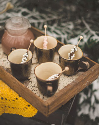 зимняя фотосессия лав стори, пикник на свежем воздухе