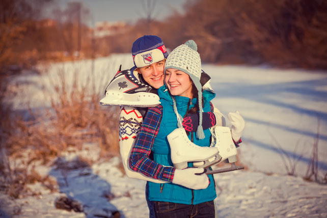 зимняя фотосессия лав стори на катке