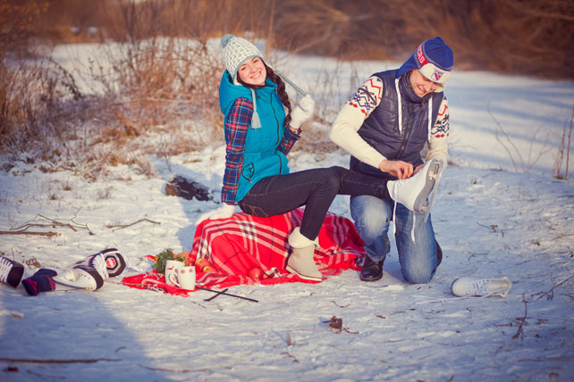 зимняя фотосессия лав стори на катке