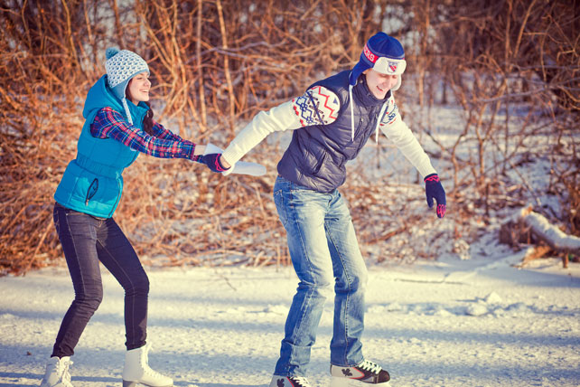 зимняя фотосессия лав стори на катке