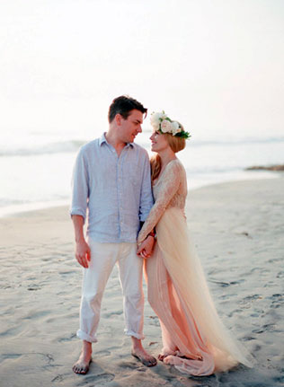 Свадьба для двоих на берегу океана