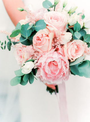 Вечная классика: 50 свадебных букетов в розовом цвете 