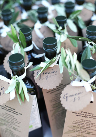 съедобные подарки гостям на свадьбе, оливковое масло 