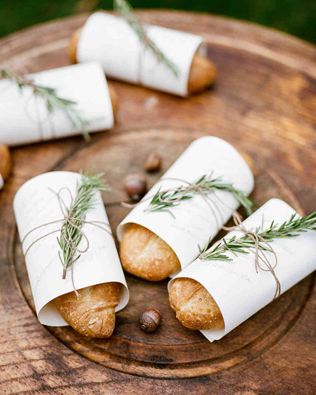 съедобные подарки гостям на свадьбе, свежие багеты