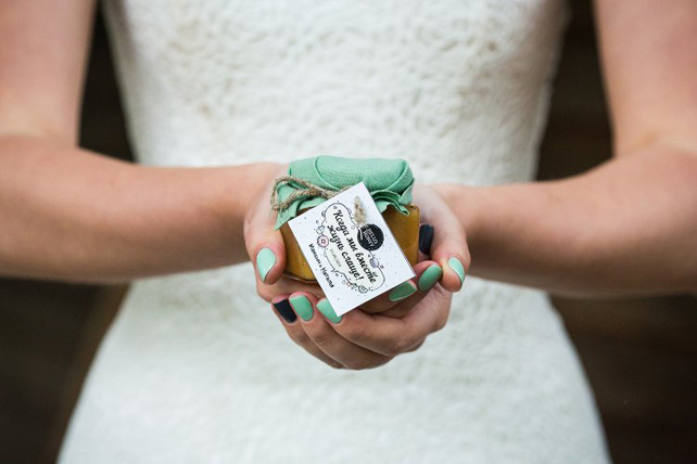 съедобные подарки гостям на свадьбе, баночка с мёдом 