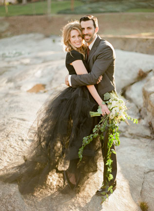 Спорно и красиво: 50 черных свадебных платьев 