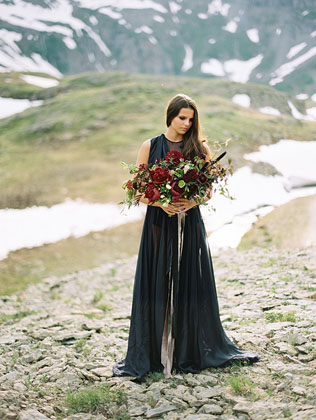 Спорно и красиво: 50 черных свадебных платьев 